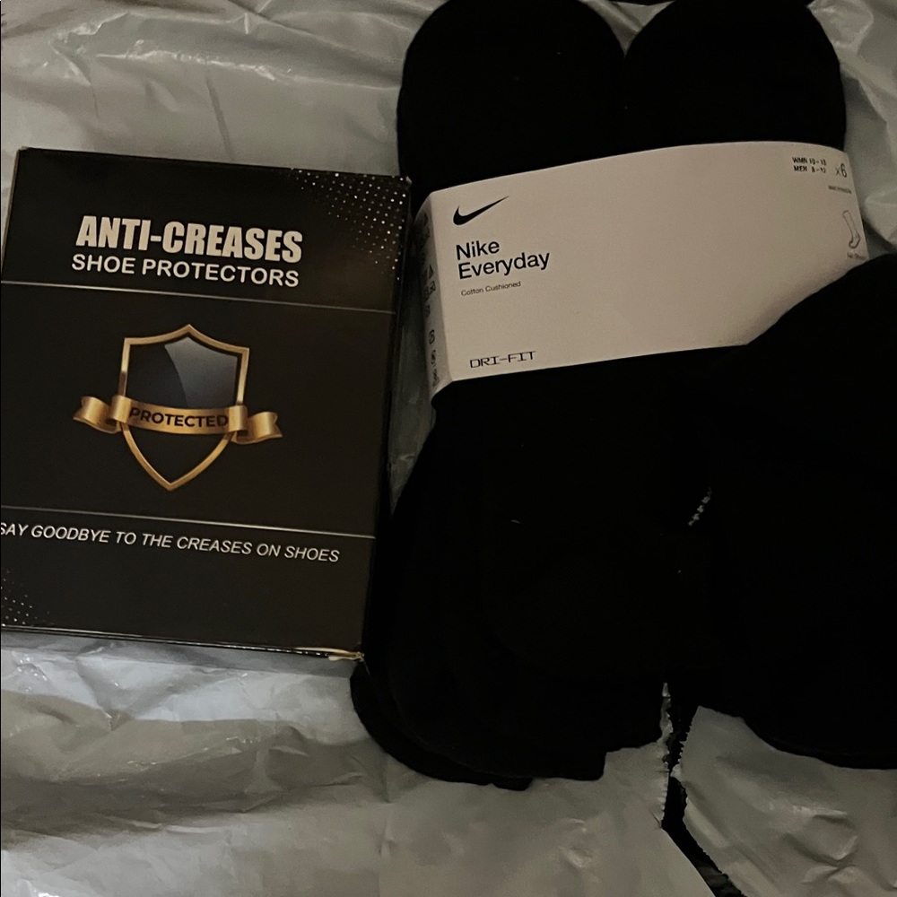 New 8 Anti-Crease Protectors with pack of everyday Nike quarter cut socks
